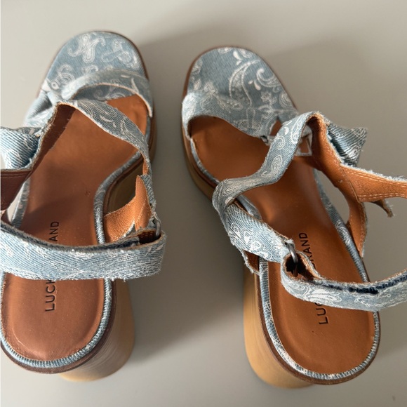 Lucky Brand Women Sz 7.5 Demmia Wood Wedge Platform Strappy Printed Denim Sandal - Picture 6 of 8